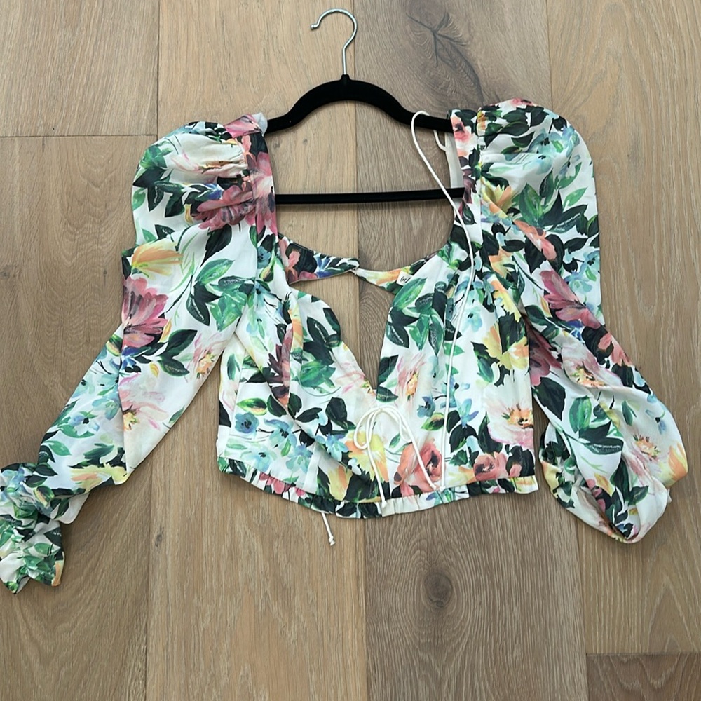 For love and lemons colorful top. Size small